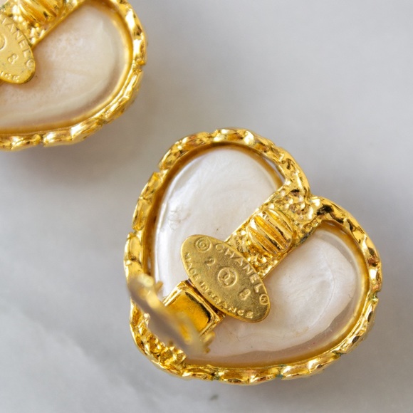 Chanel Vintage S/S1992 Pearl Heart Gold Collection 28 Clip Earrings Brooch Set - Picture 11 of 13